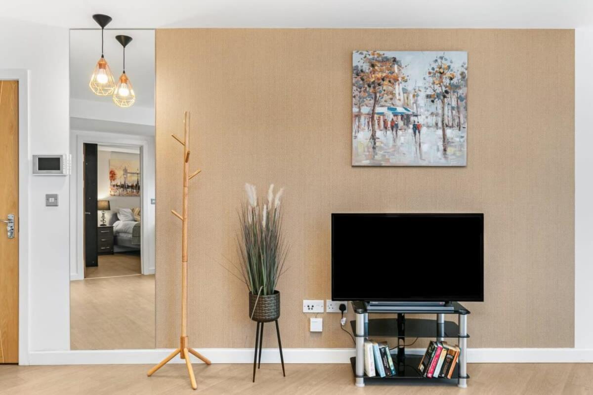 Modern 1 Bedroom Apartment In Woking Town Centre Экстерьер фото